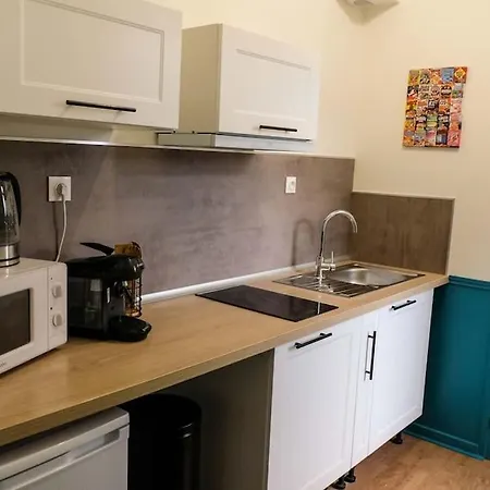 Nostalgie 90- Emplacement Ideal- Parking Gratuit Apartman